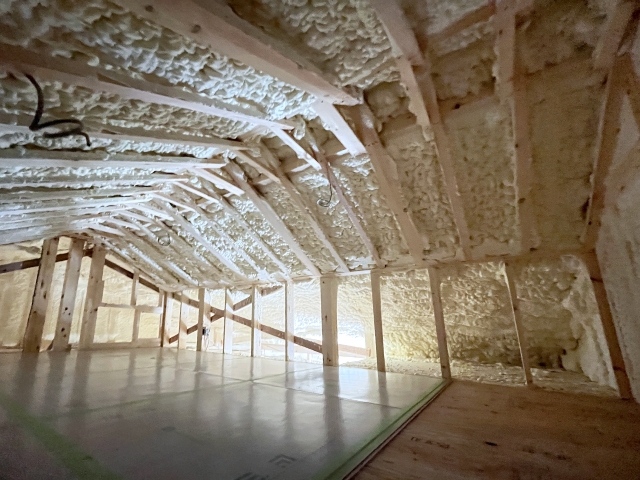 気密シートと気密テープ施工の様子