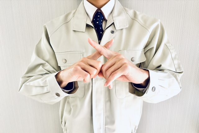 気密施工に取り組む職人